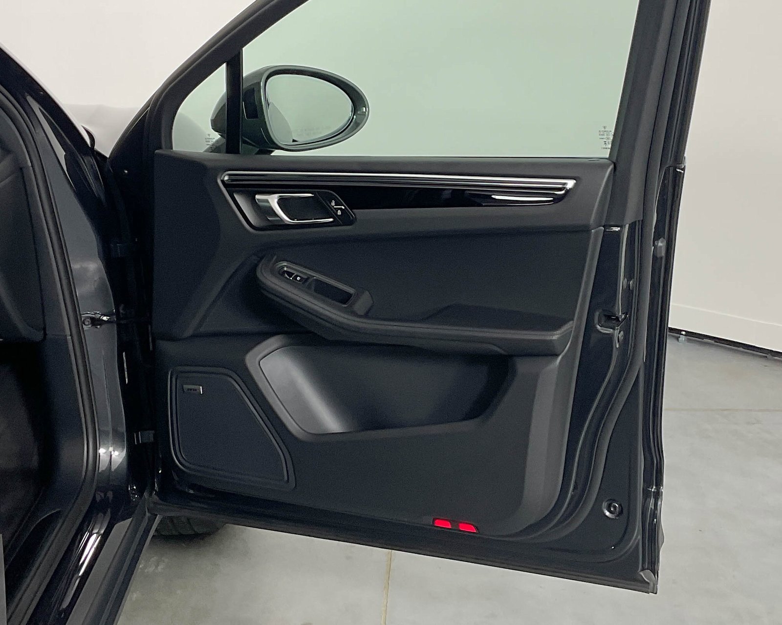 Used 2024 Porsche Macan Turbo image 24