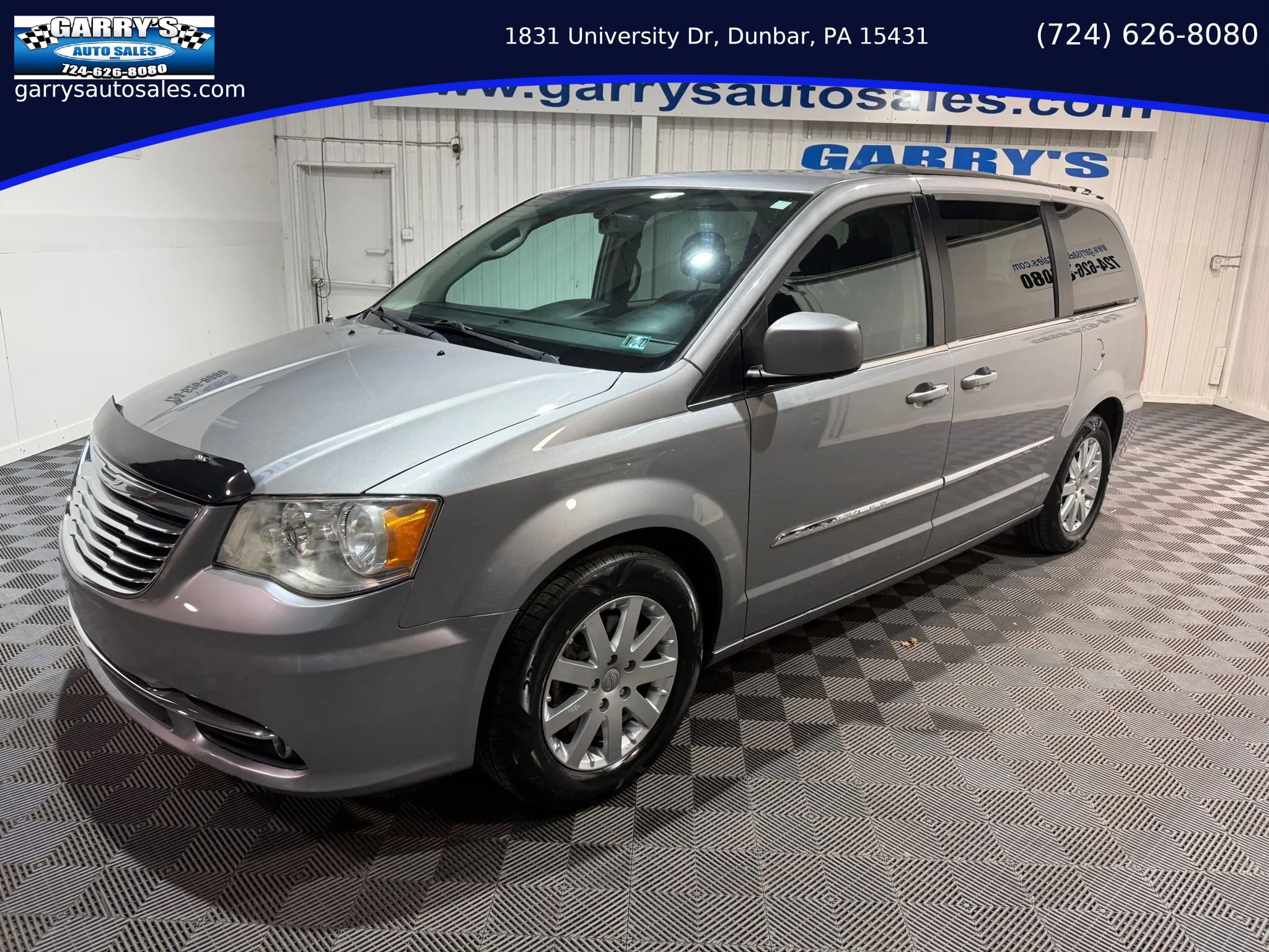 Used 2014 Chrysler Town & Country Touring FWD image 1