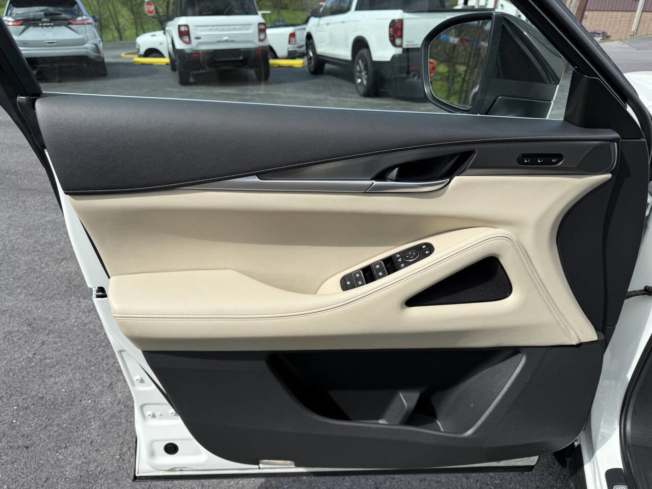 Used 2023 INFINITI QX60 Luxe w/ Cargo Package AWD/4WD image 9