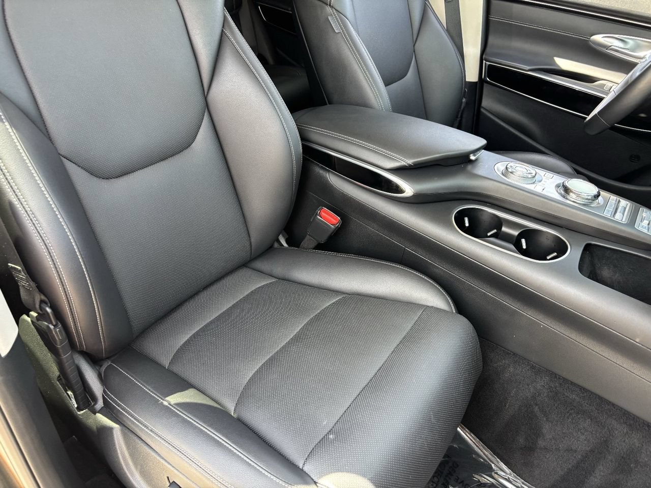 Used 2025 Genesis GV70 2.5T AWD/4WD image 8