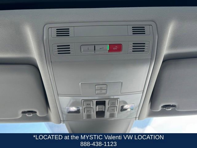 Certified 2022 Volkswagen Tiguan SE w/ Panoramic Sunroof Package AWD/4WD image 18