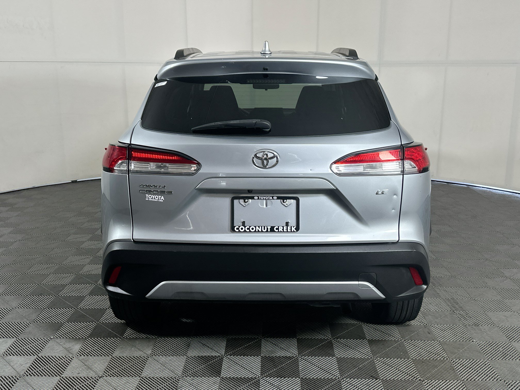 Used 2022 Toyota Corolla Cross LE FWD image 4