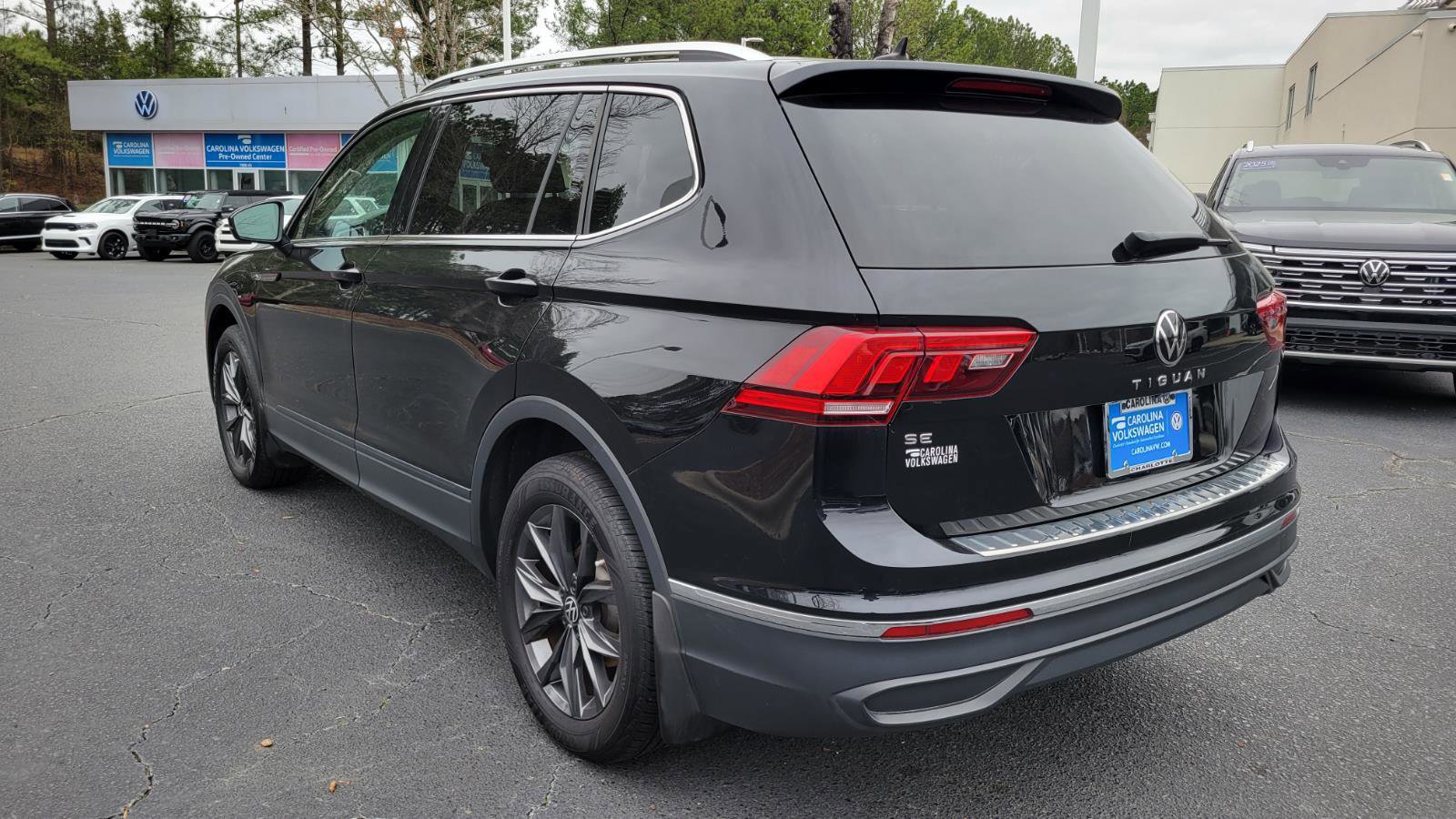 Certified 2023 Volkswagen Tiguan SE image 3