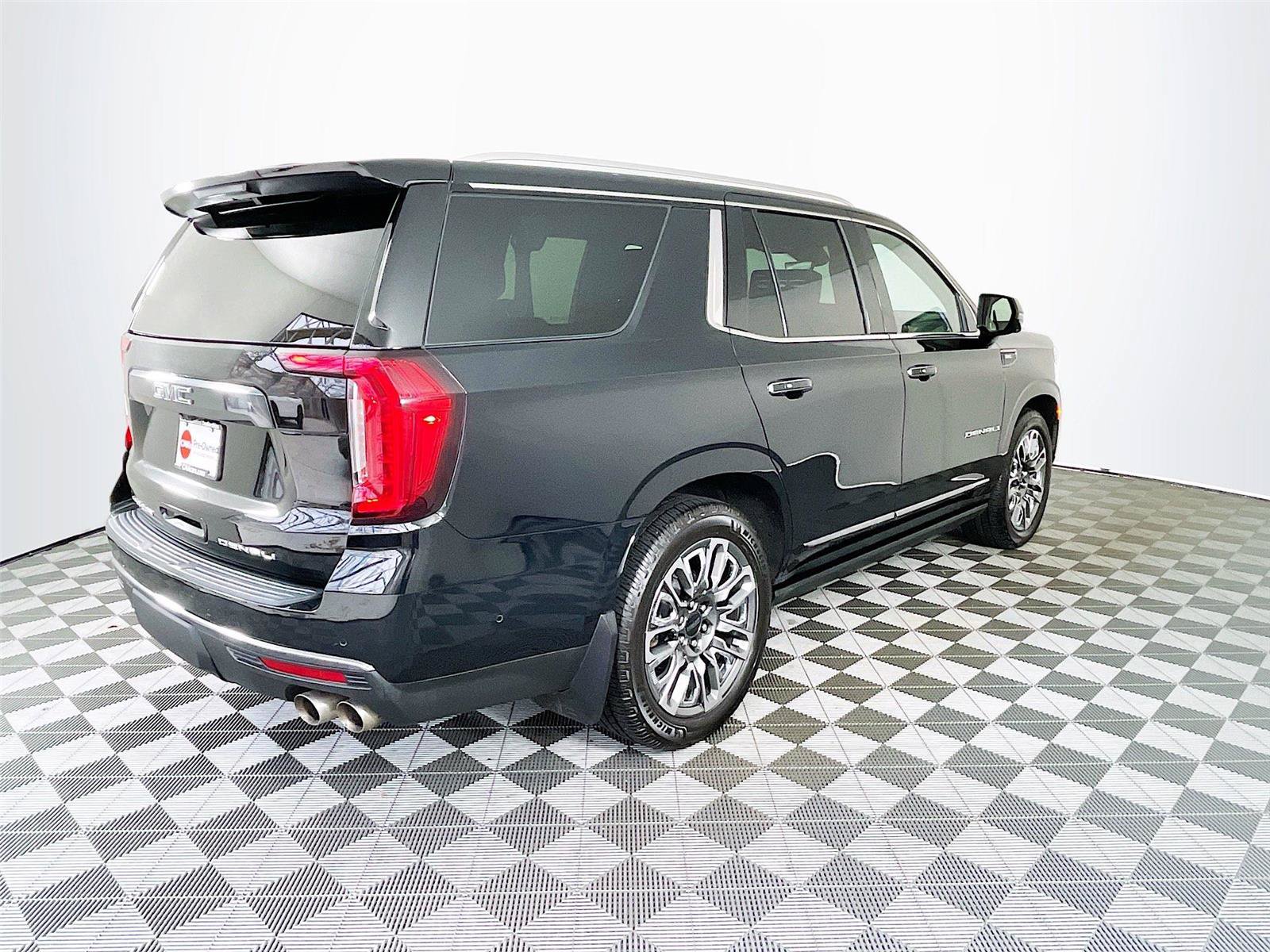 Used 2024 GMC Yukon Denali Ultimate AWD/4WD image 9