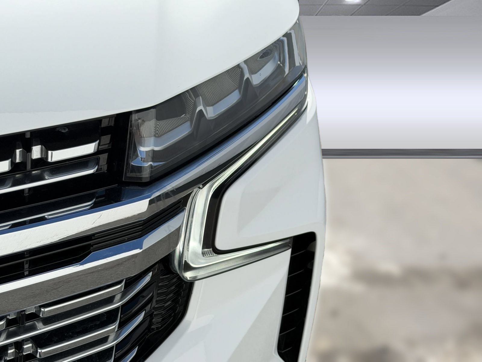 Used 2023 Chevrolet Suburban Premier w/ Premium Package 2 AWD/4WD image 11