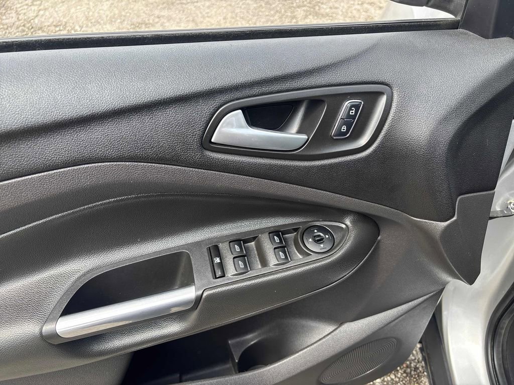 Used 2015 Ford Escape SE image 10