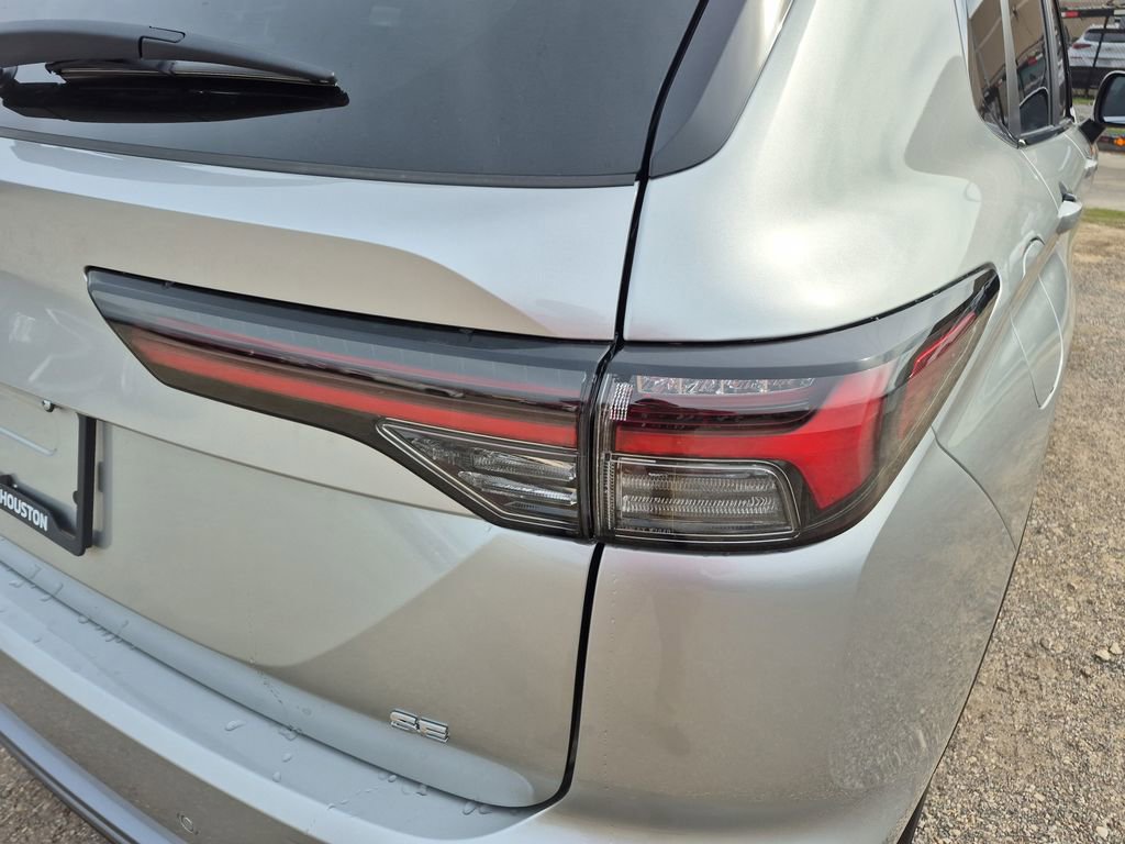 New 2026 Mitsubishi Outlander SE image 62