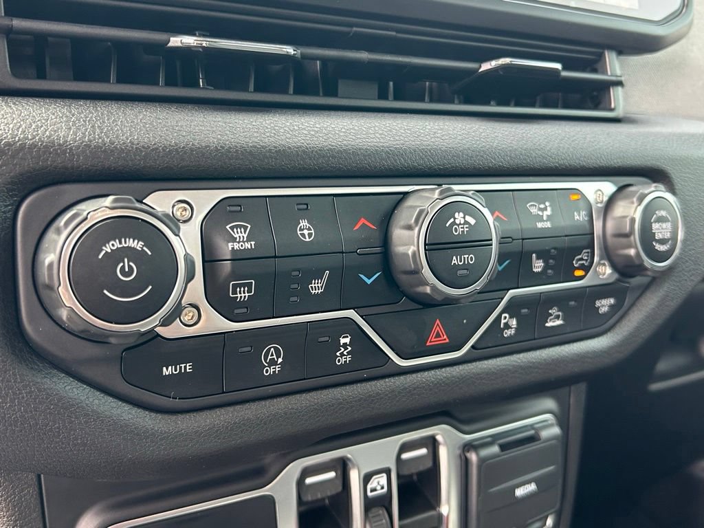 Used 2024 Jeep Gladiator Sport AWD/4WD image 32