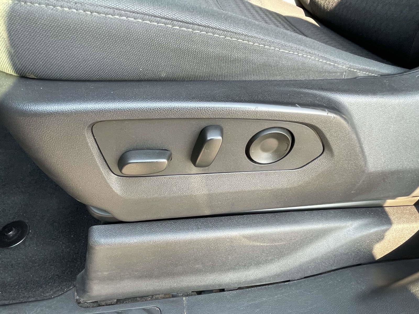 Used 2024 Chevrolet Silverado 2500 Custom w/ Custom Value Package image 16