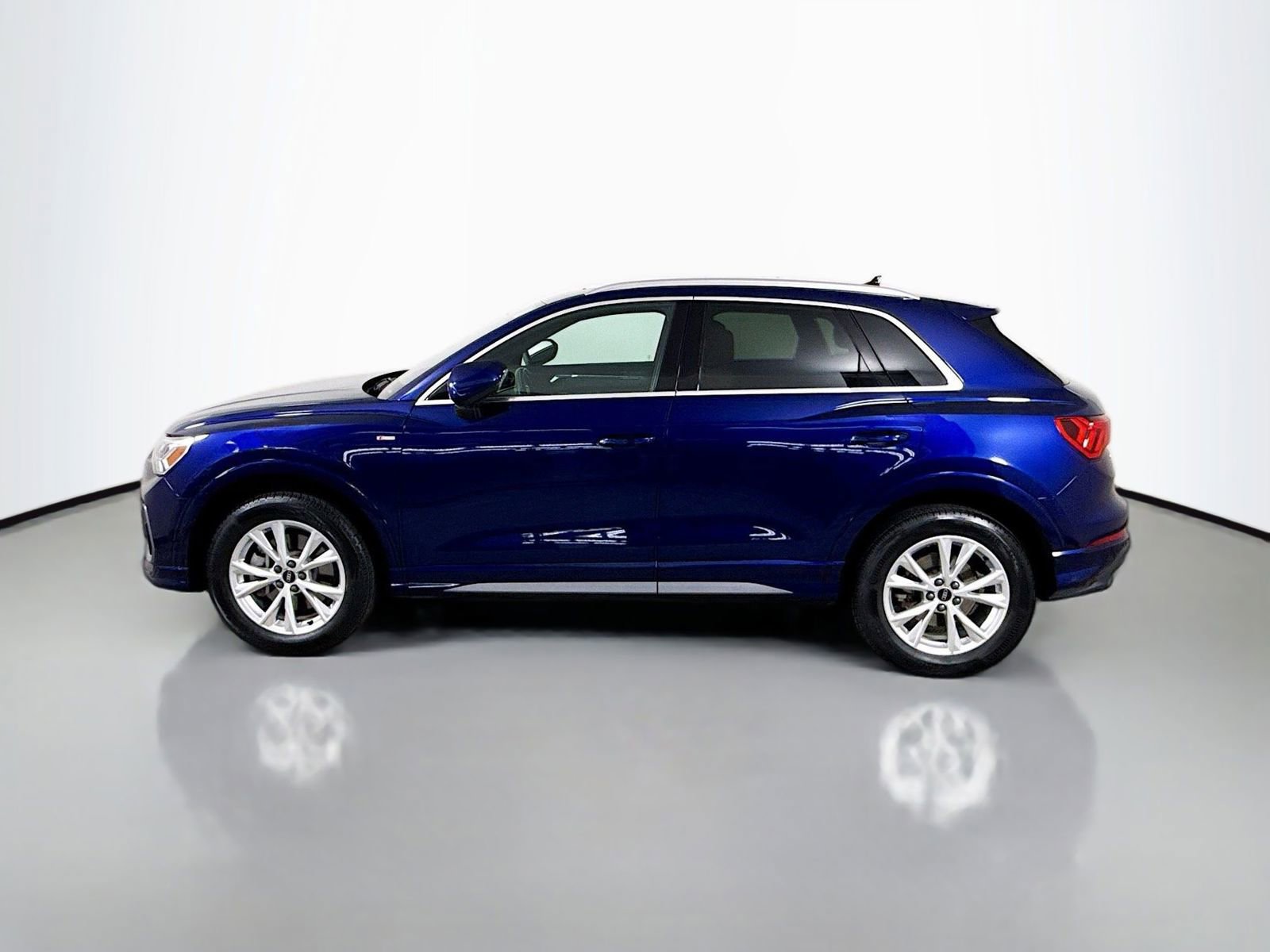 Certified 2024 Audi Q3 2.0T Premium AWD/4WD image 2