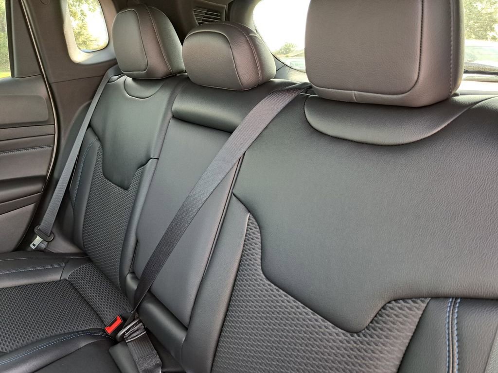 New 2026 Jeep Compass Latitude image 24