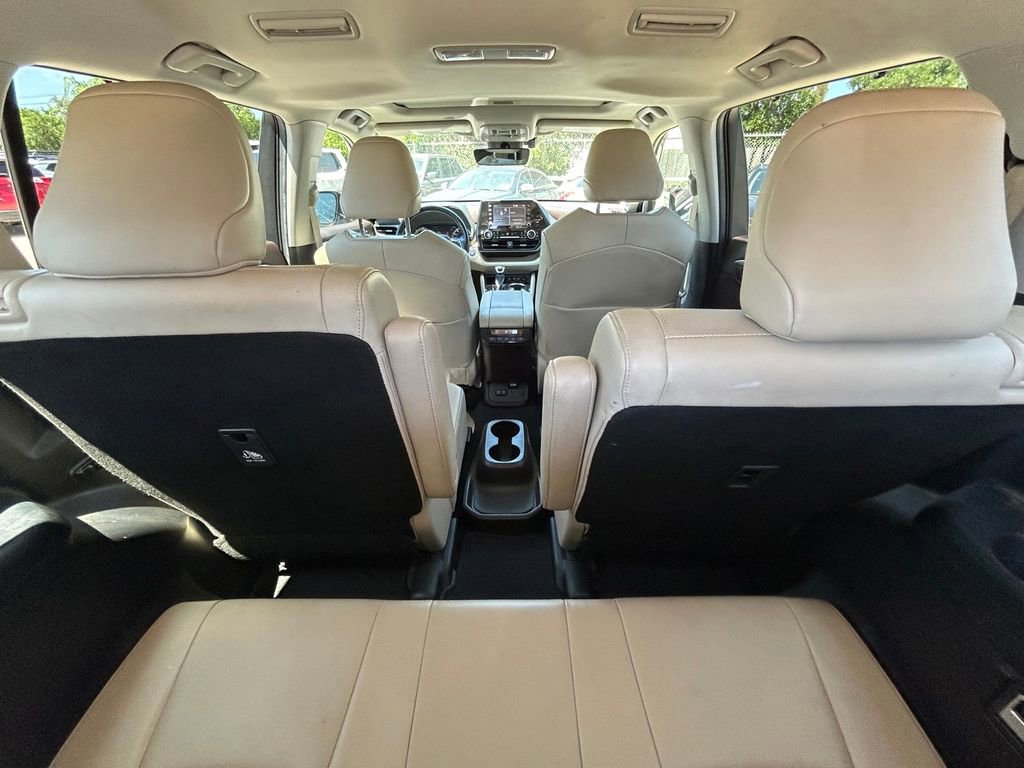 Used 2021 Toyota Highlander Limited FWD image 18
