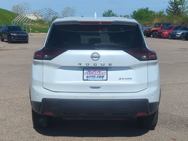 Used 2024 Nissan Rogue SV AWD/4WD image 4
