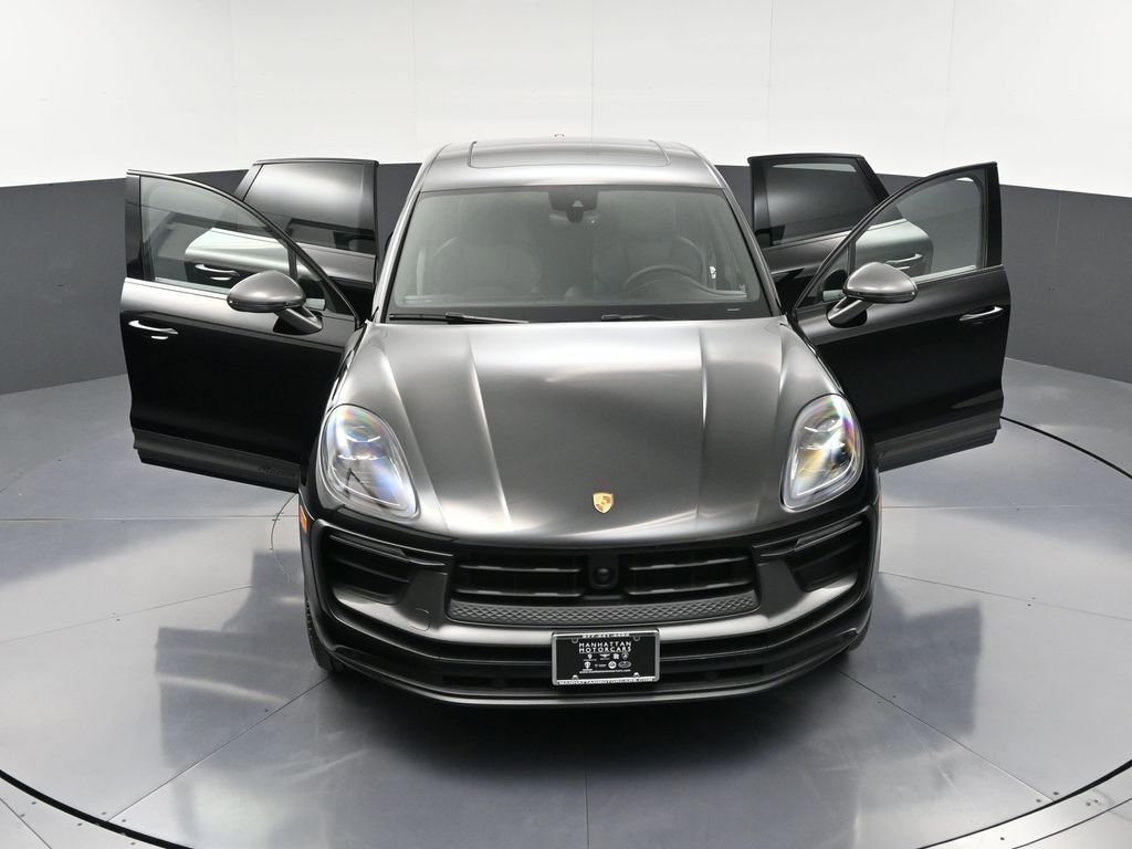 Certified 2024 Porsche Macan Turbo image 33