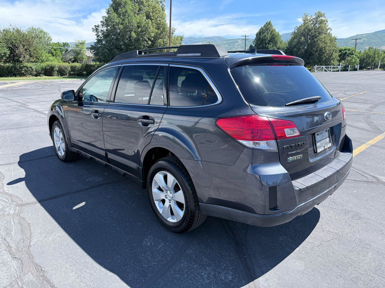 Used 2011 Subaru Outback 2.5i Limited w/ PWR Moonroof Pkg AWD/4WD image 3