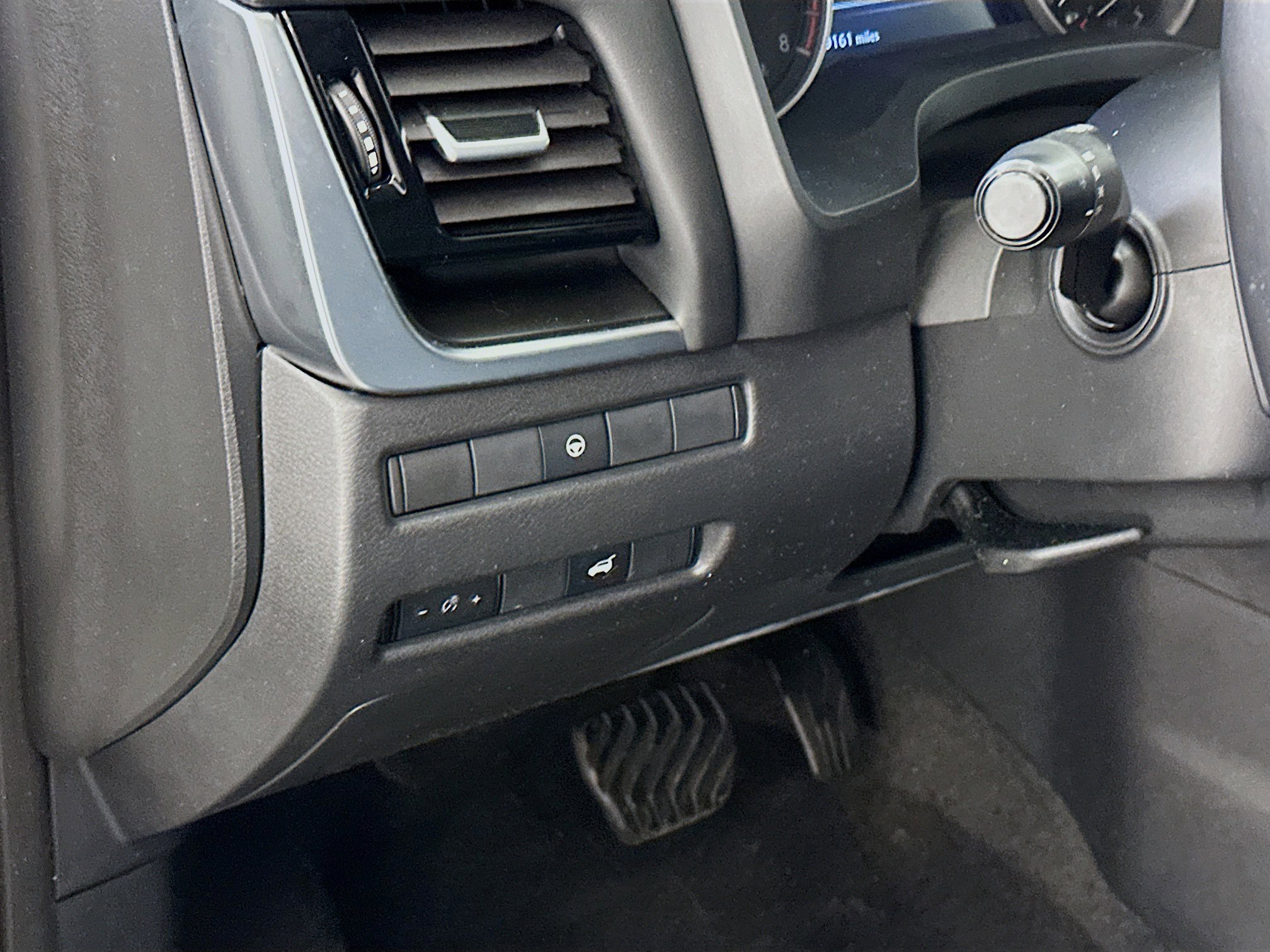 Used 2022 Nissan Rogue SV w/ SV Premium Package image 17