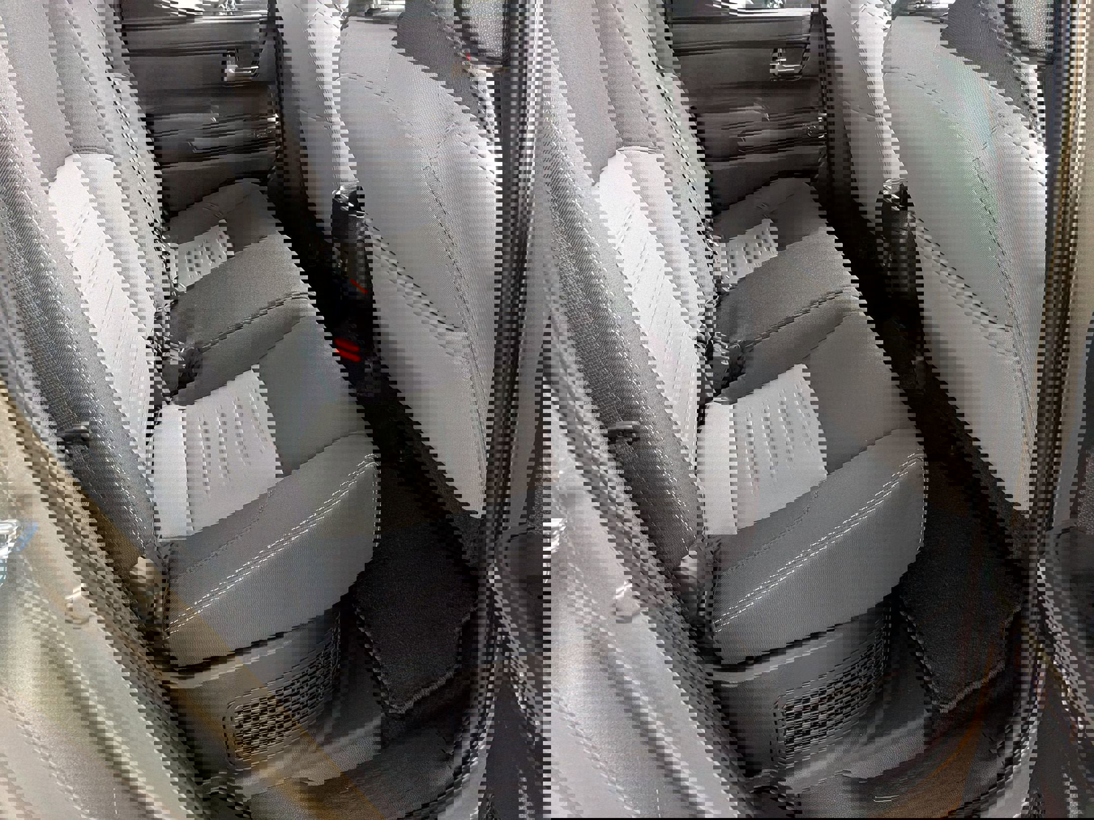 Used 2025 Toyota Tacoma TRD Off-Road image 31