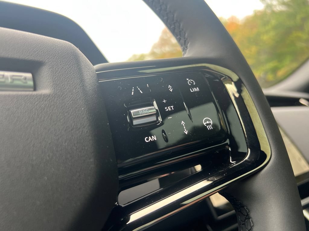 Certified 2025 Land Rover Range Rover Evoque Dynamic SE AWD/4WD image 16