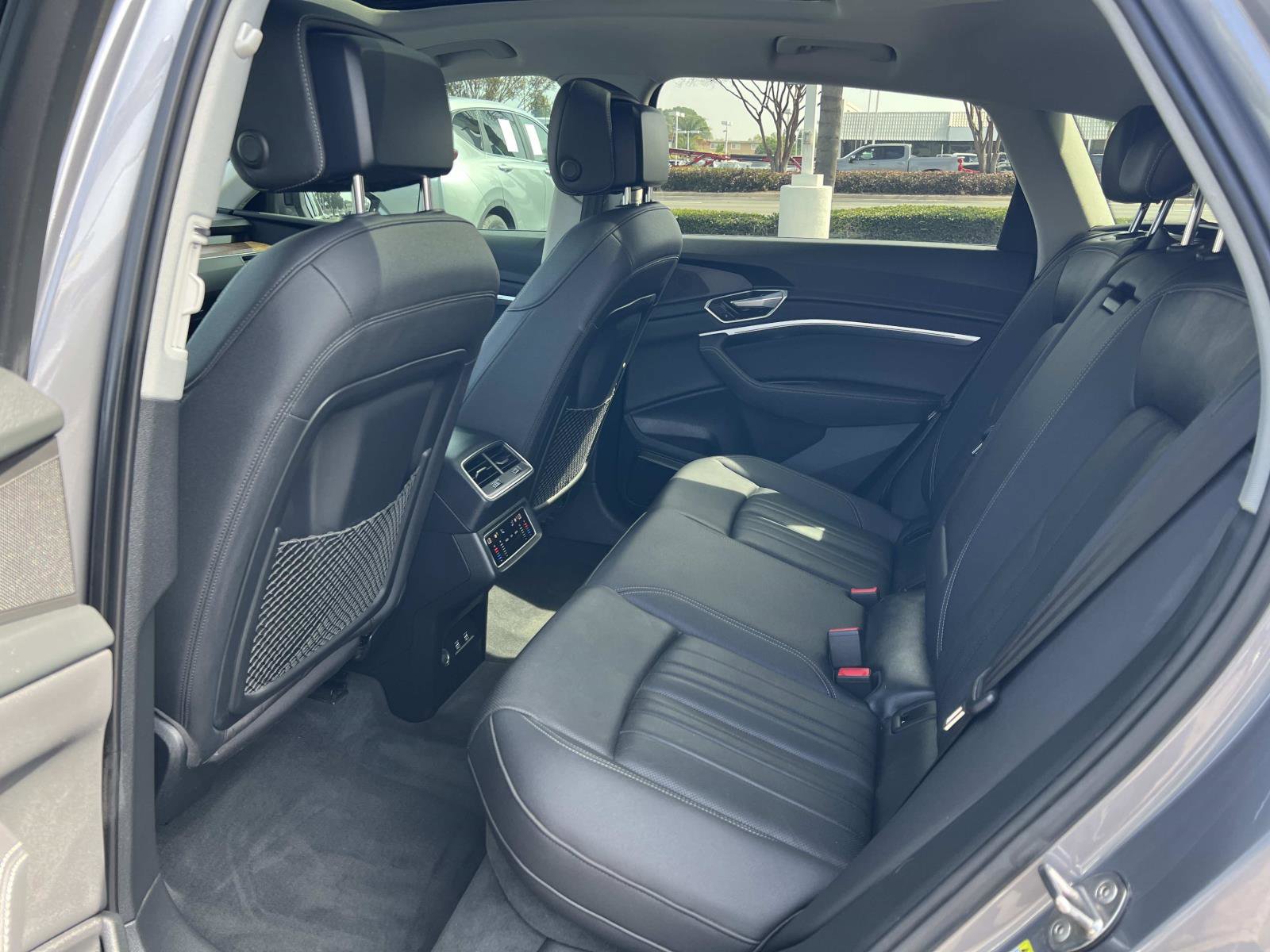 Used 2019 Audi e-tron Premium Plus image 23