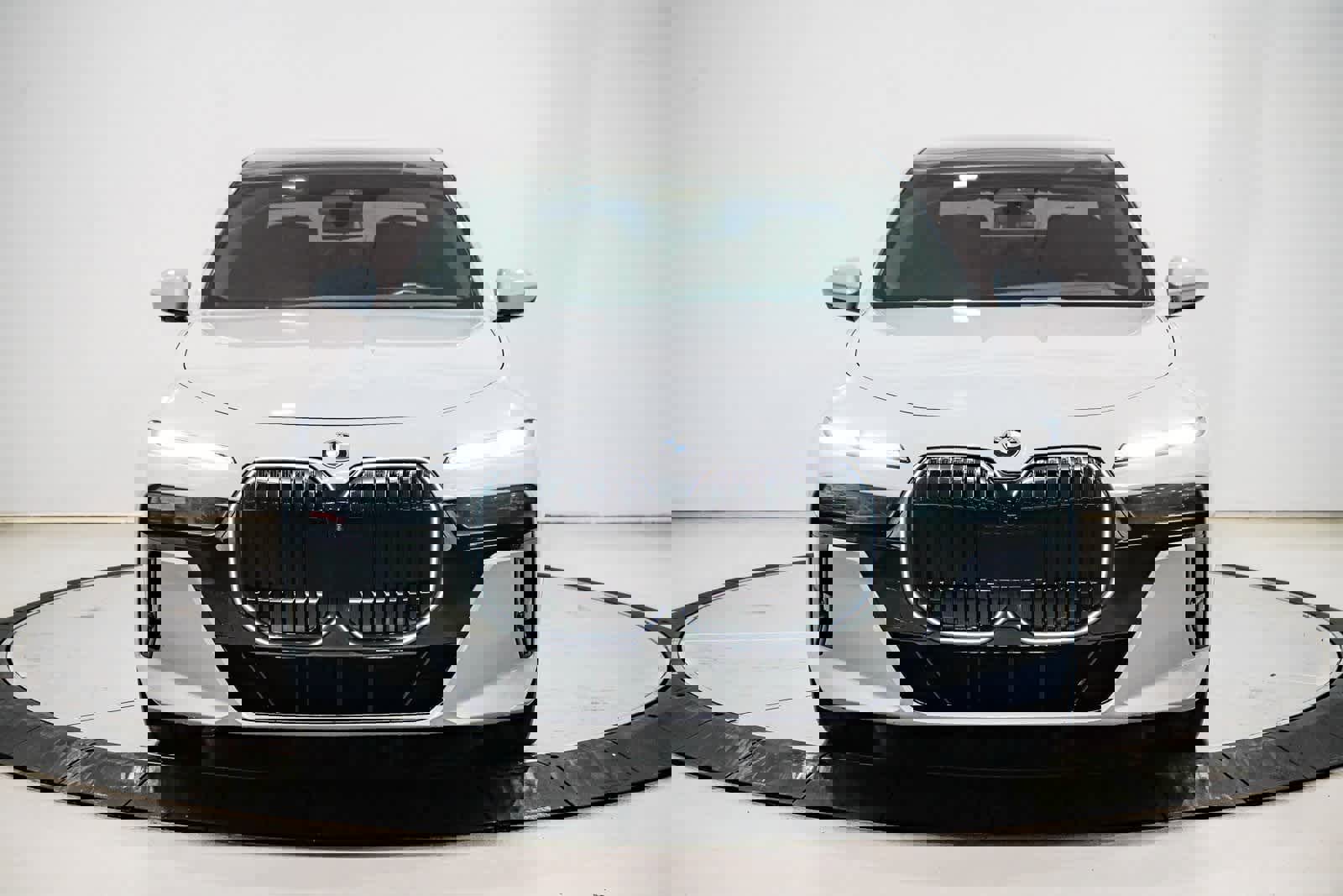 Used 2024 BMW 760i xDrive w/ Executive Package image 6