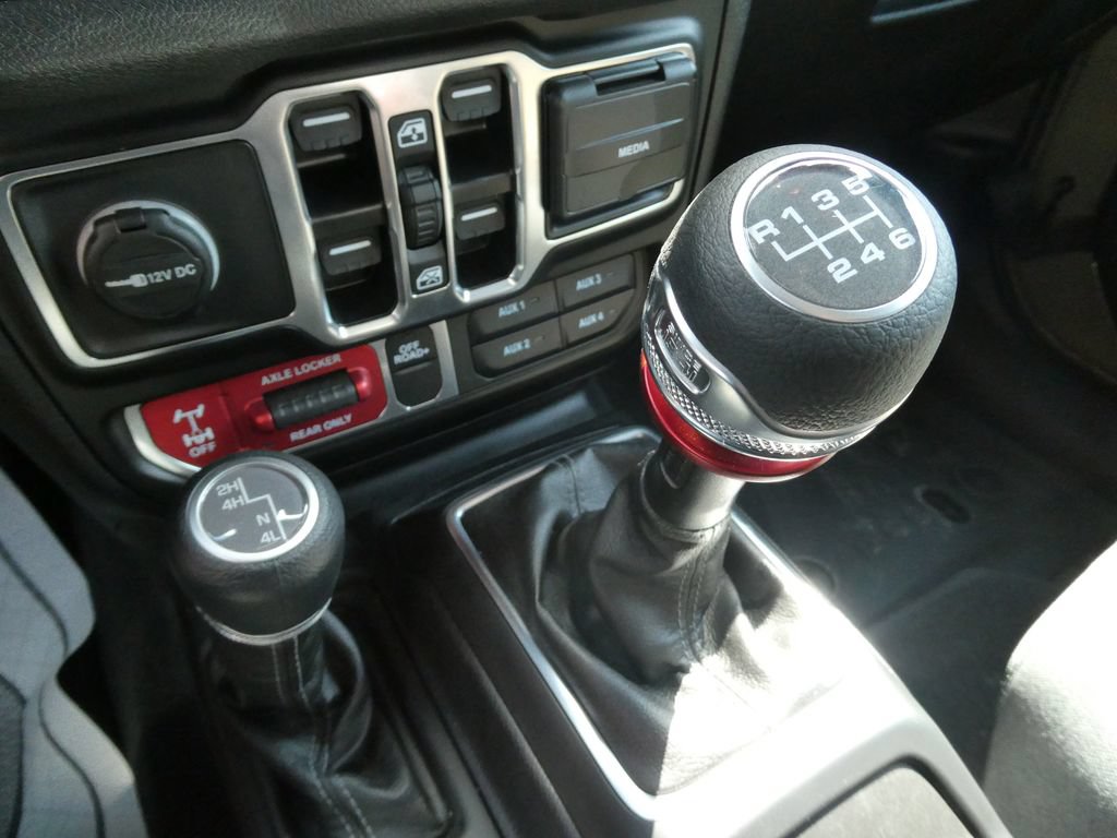 Used 2025 Jeep Wrangler Unlimited Sport AWD/4WD image 26