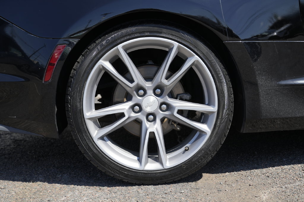 Used 2020 Chevrolet Camaro LT w/ RS Package RWD image 9