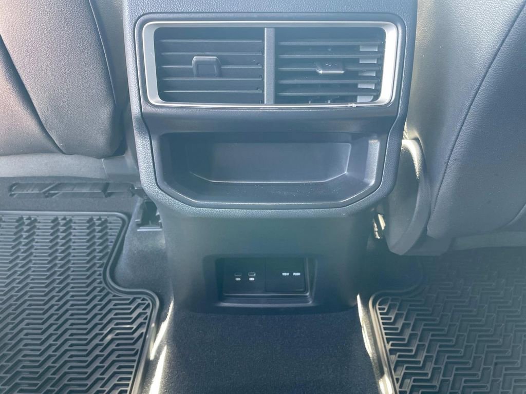 Used 2025 Volkswagen Atlas Cross Sport SE image 12