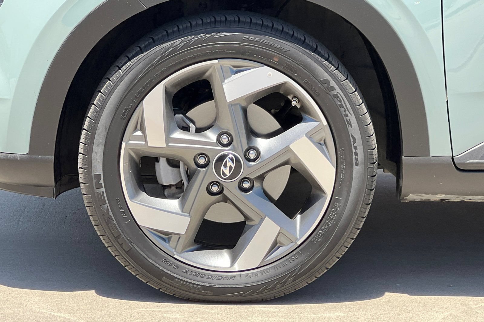 Used 2025 Hyundai Venue SEL FWD image 37