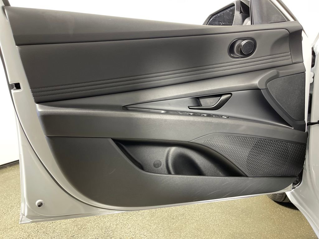 Certified 2025 Hyundai Elantra Sport image 19