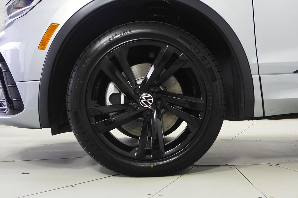 Certified 2023 Volkswagen Tiguan SE R-Line FWD image 5