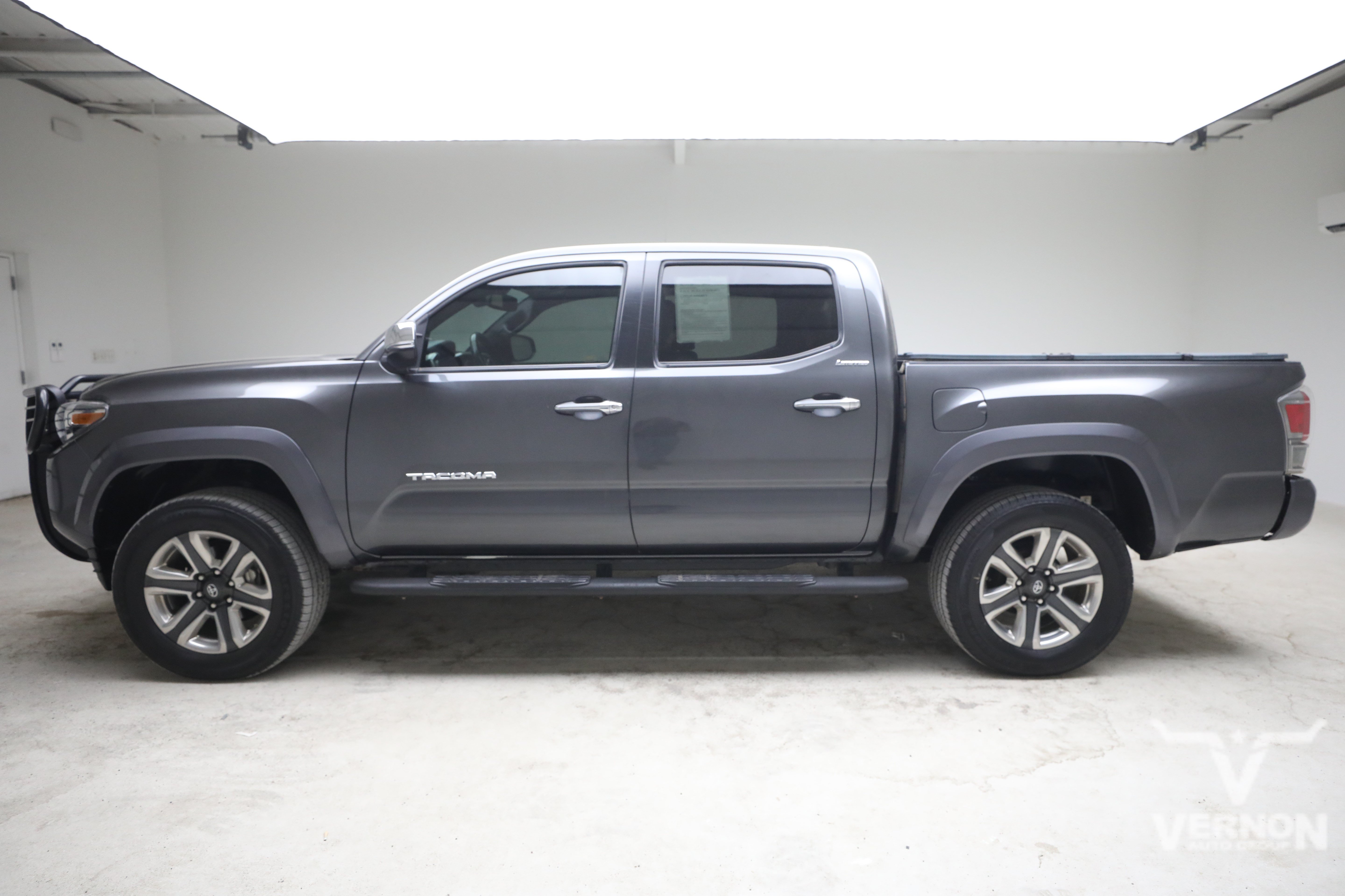 Used 2018 Toyota Tacoma Limited AWD/4WD image 2