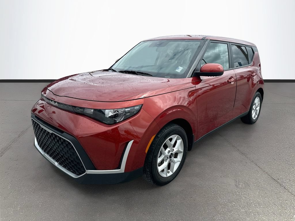 Used 2023 Kia Soul LX w/ LX Technology Package FWD image 3