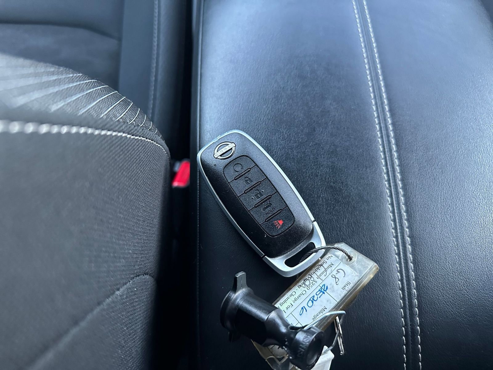 Used 2025 Nissan Pathfinder SV image 22