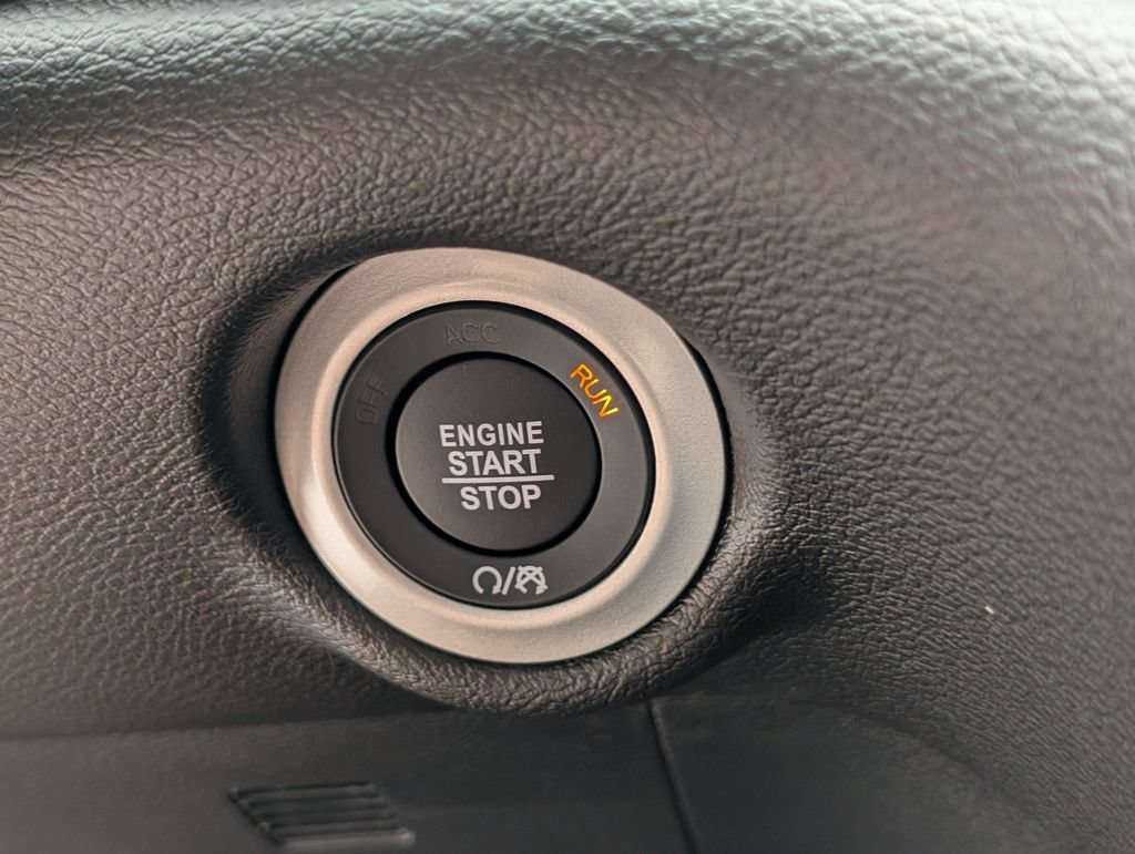 New 2027 Chrysler Pacifica Select FWD image 21