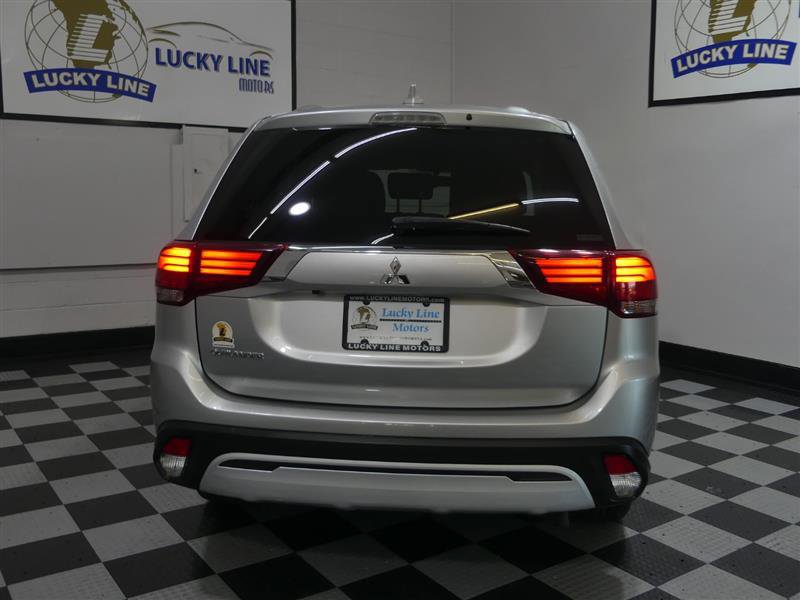 Used 2020 Mitsubishi Outlander SE image 8