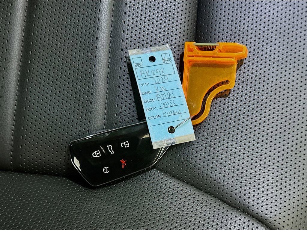 Used 2024 Volkswagen Atlas Cross Sport SEL R-Line image 35