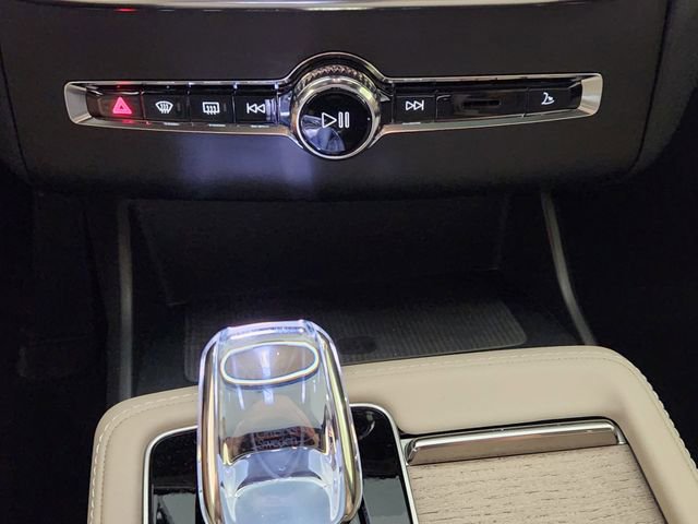 New 2026 Volvo XC90 B6 Plus w/ Protection Package Premier image 19