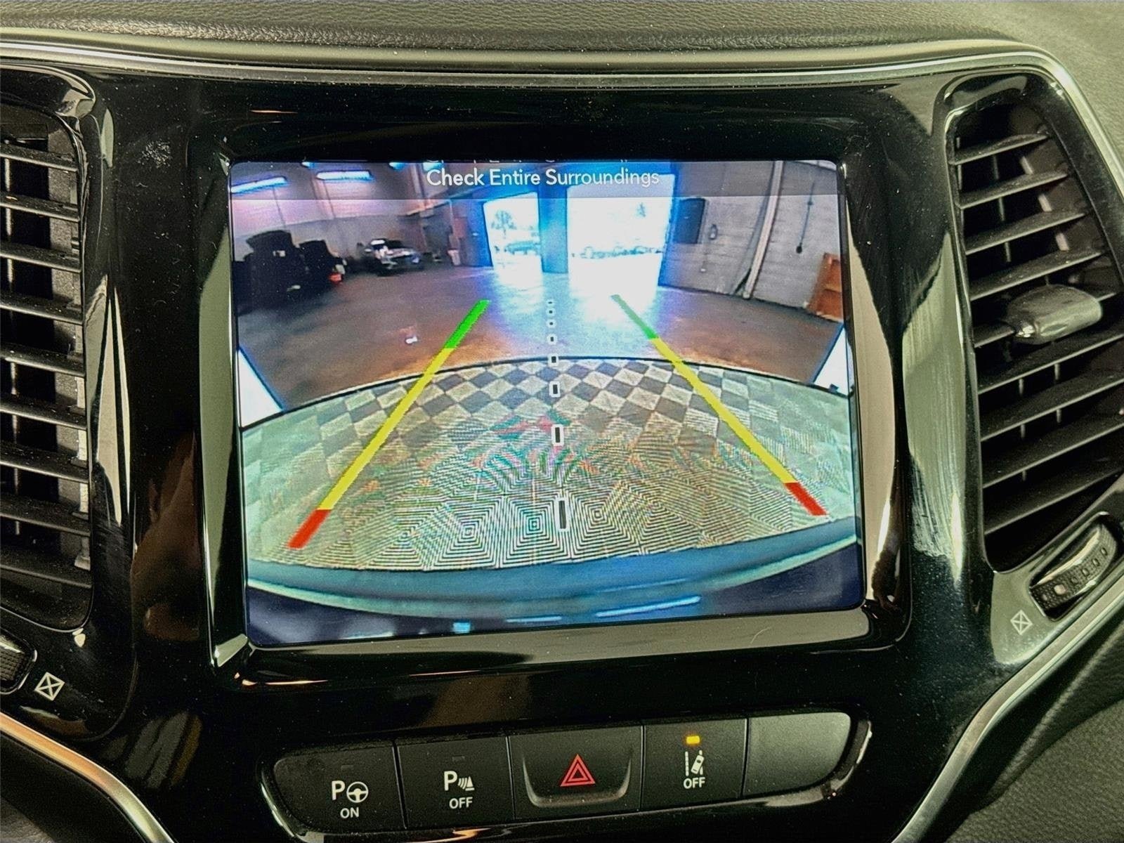 Used 2019 Jeep Cherokee Limited w/ Technology Group FWD image 17