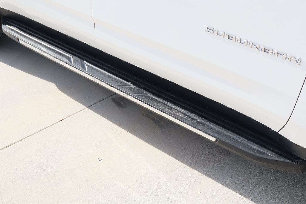 Certified 2024 Chevrolet Suburban LT RWD image 11