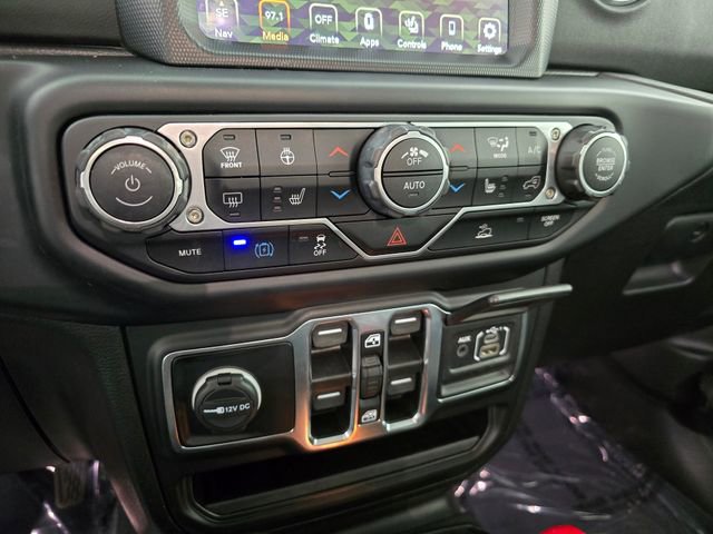 Used 2022 Jeep Wrangler Unlimited Sahara w/ Cold Weather Group AWD/4WD image 33