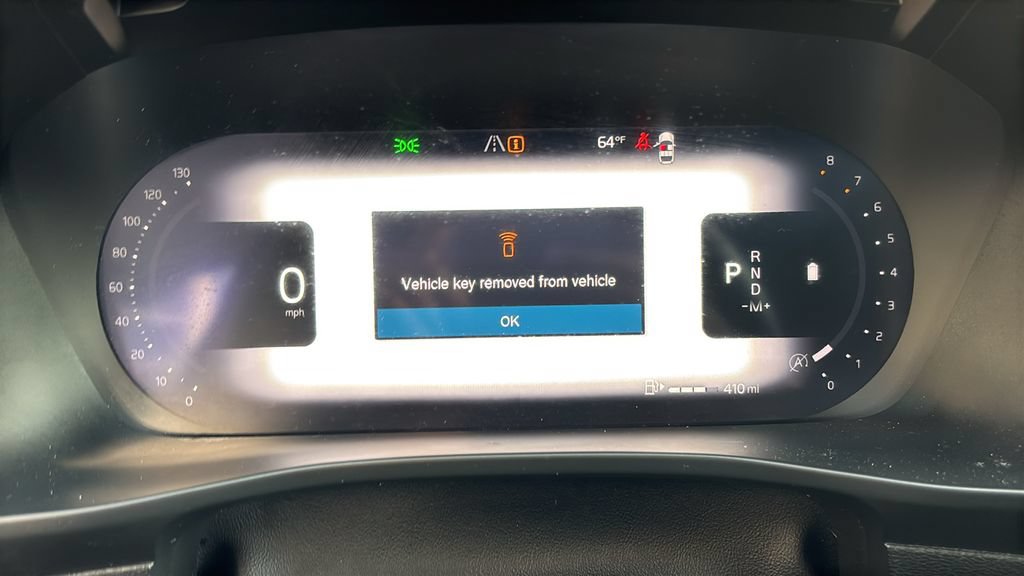 Certified 2025 Volvo XC40 B5 Plus AWD/4WD image 15