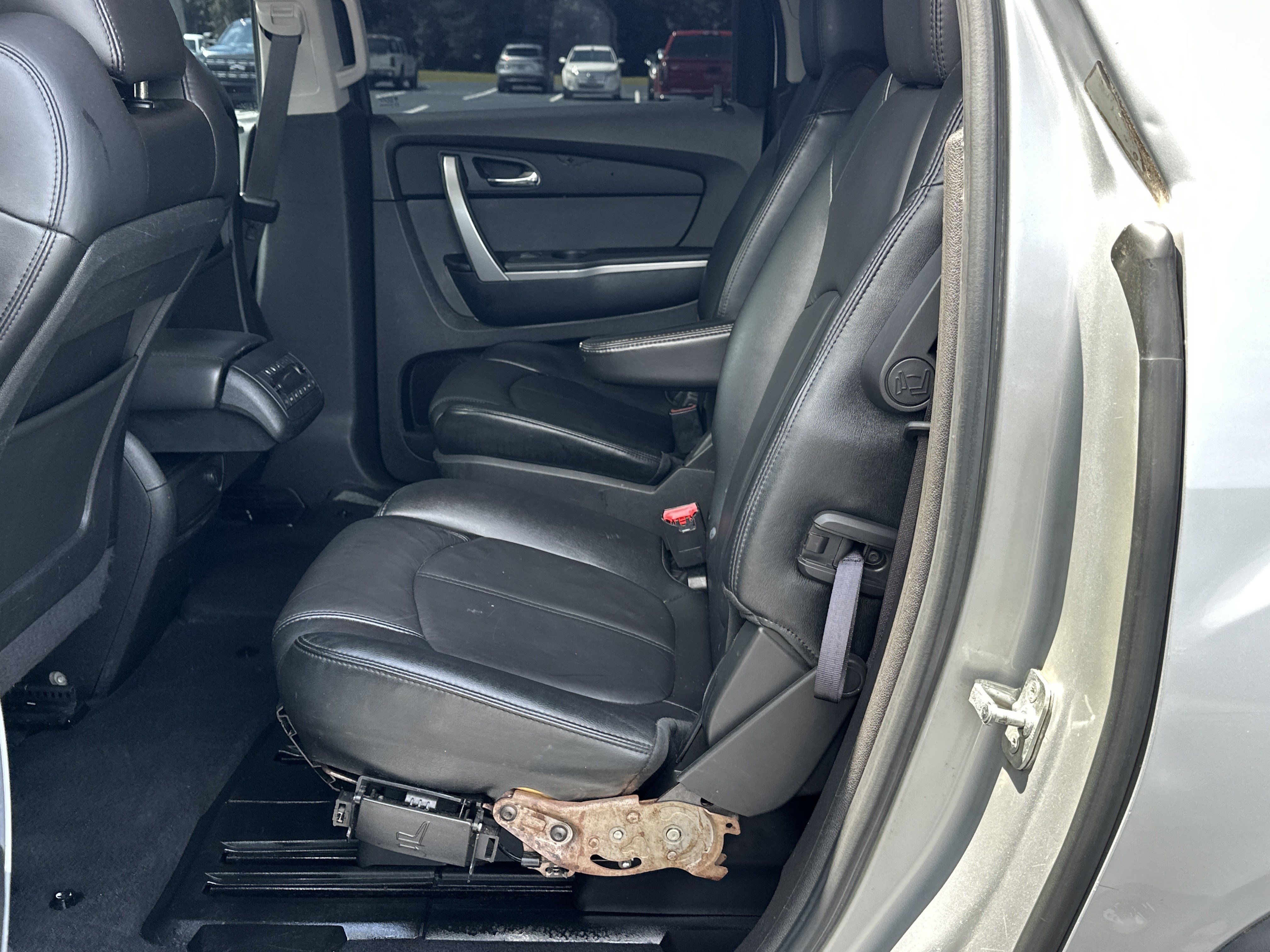 Used 2011 GMC Acadia SLT FWD image 15