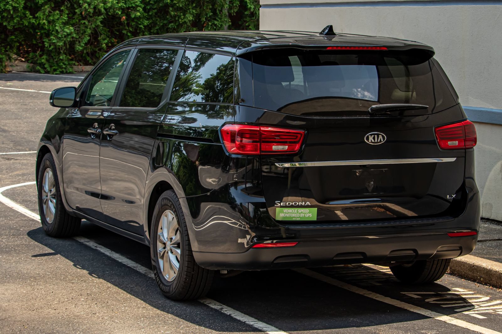 Used 2020 Kia Sedona LX FWD image 3