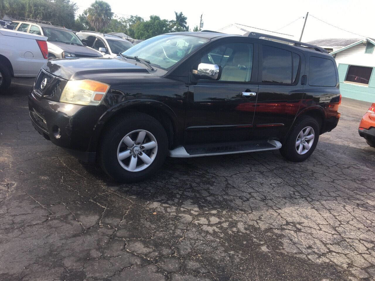 Used 2011 Nissan Armada SV image 2