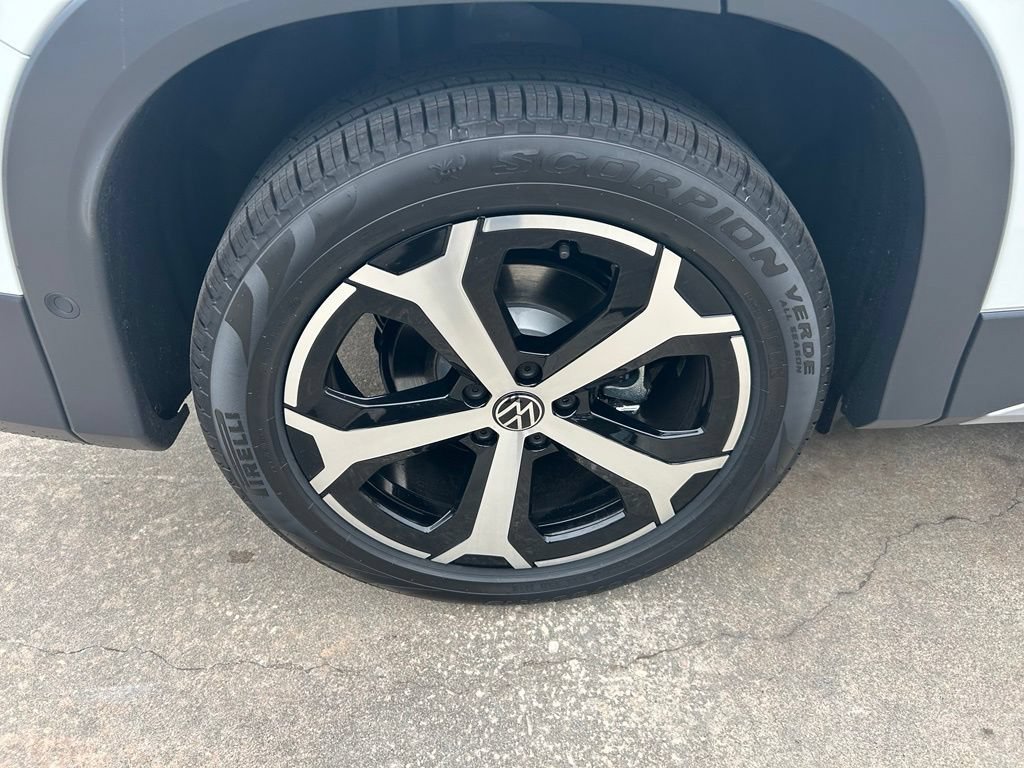New 2026 Volkswagen Tiguan SE FWD image 25