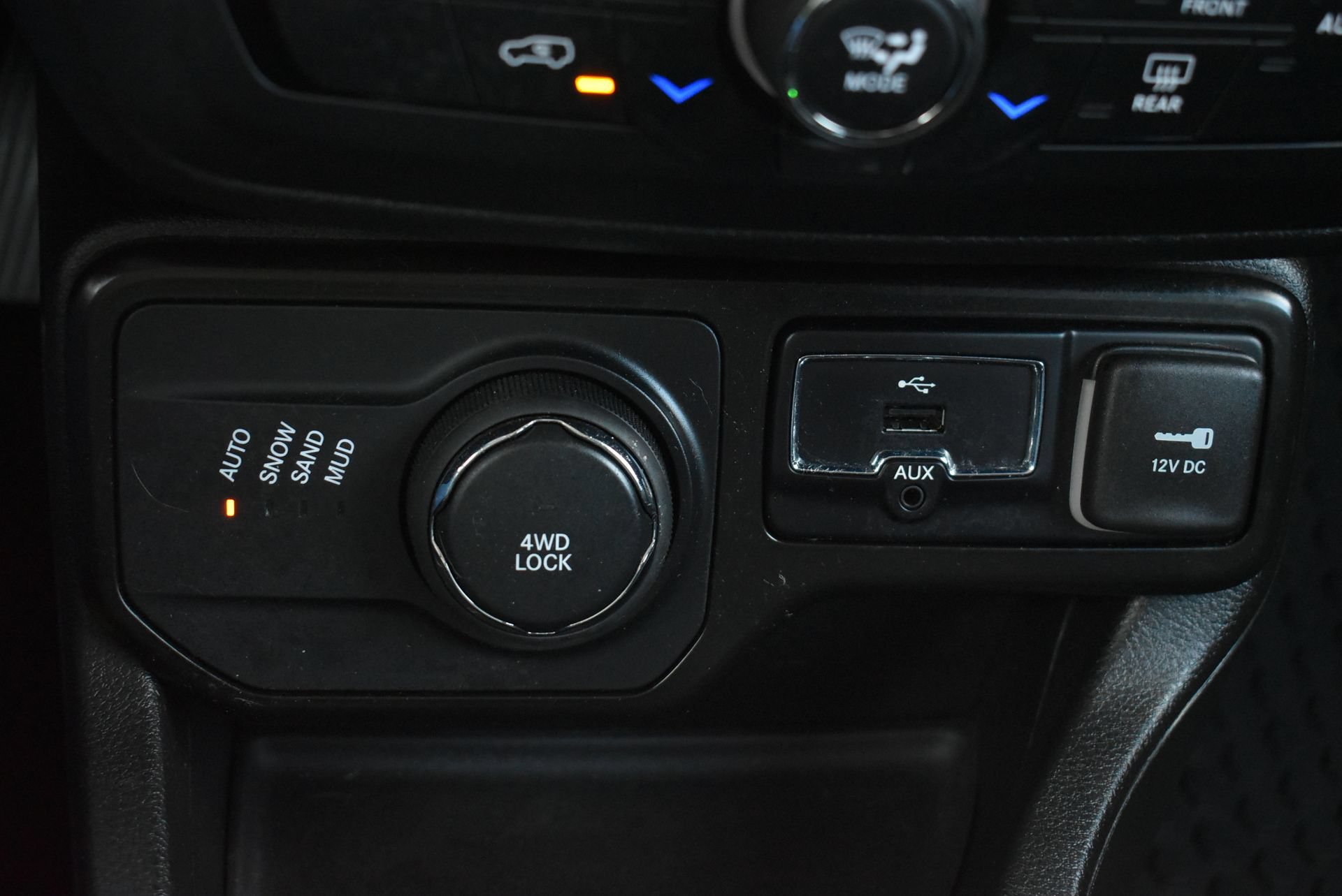 Used 2023 Jeep Renegade Latitude AWD/4WD image 29