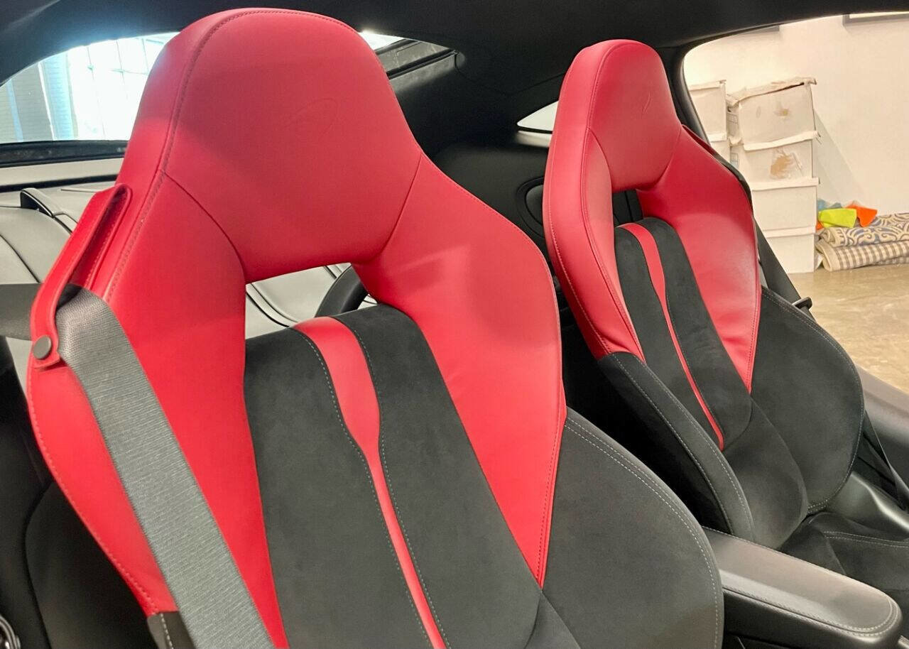 Used 2017 McLaren 570S image 18