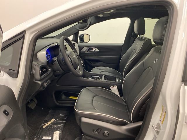 Used 2026 Chrysler Pacifica Limited w/ S Appearance Package image 8