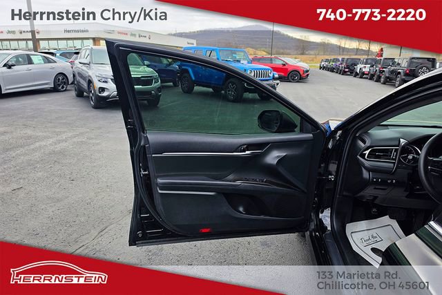 Used 2022 Toyota Camry LE FWD image 14