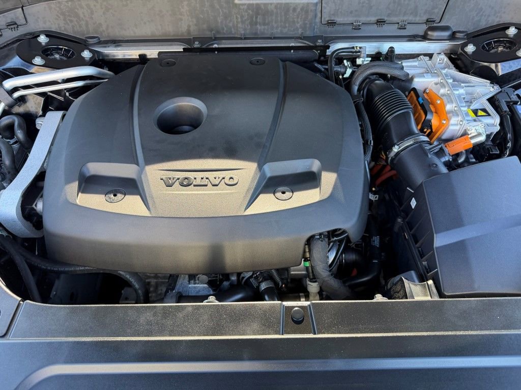 Certified 2025 Volvo XC90 T8 Ultra w/ Protection Package Premier image 38